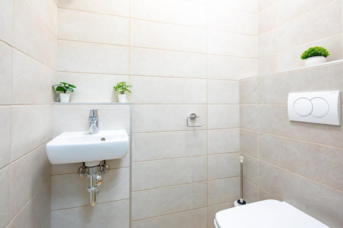Free Parking - Balcony - Sunny - New Apartamento Budapeste Exterior foto