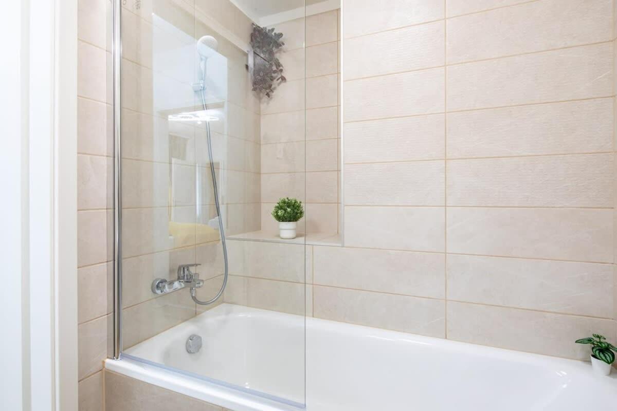 Free Parking - Balcony - Sunny - New Apartamento Budapeste Exterior foto